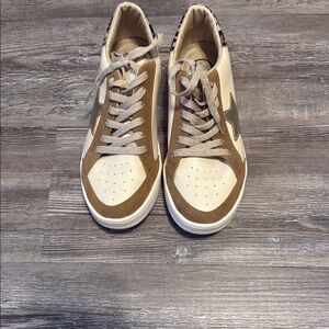 Stylish Cream and Brown Men's Sneakers